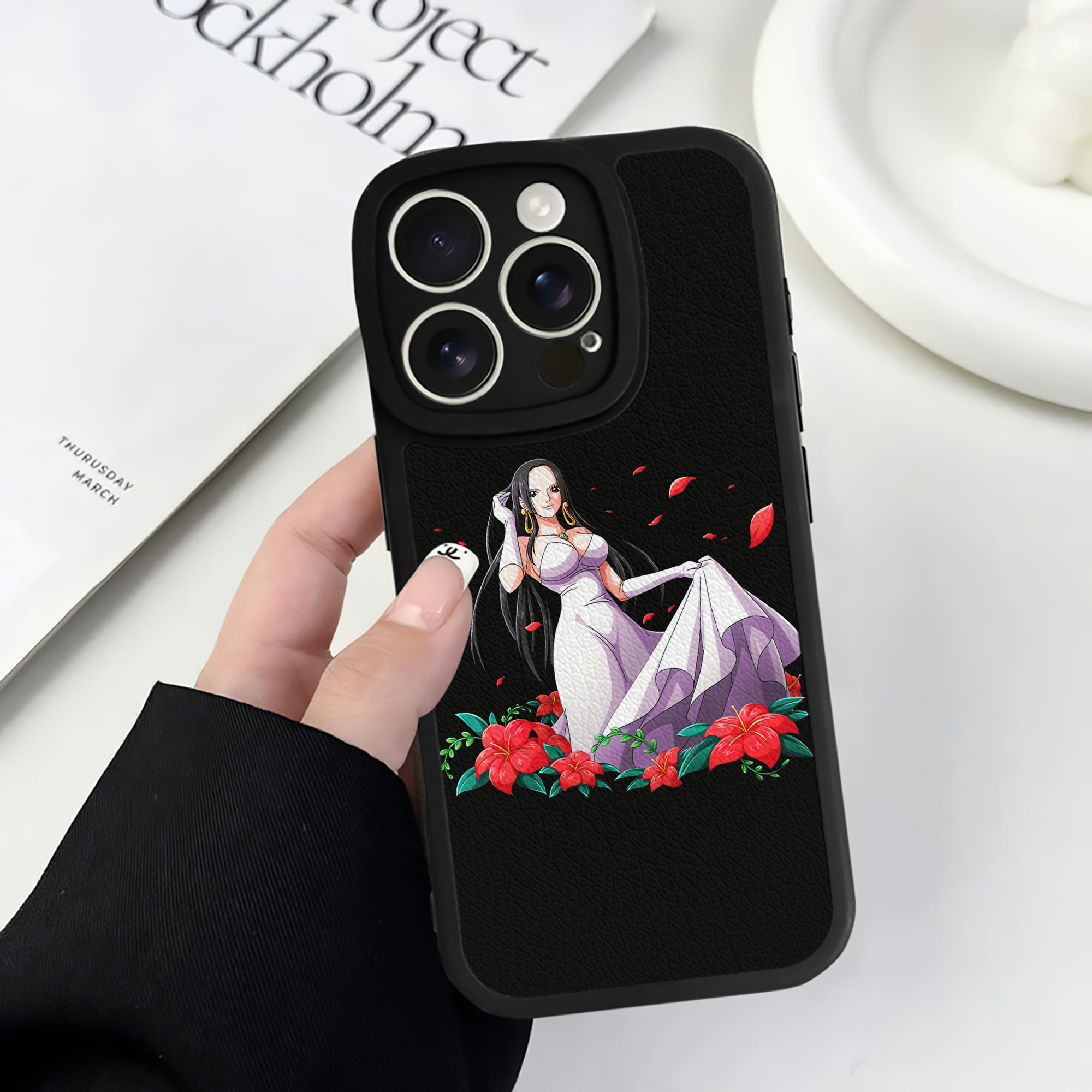 （画像用） ワンピース ボア・ハンコック ONE PIECE Boa·Hancock 【iPhone 16シリーズ対応】シリコンスマホケース（レザー調） 材質：シリコン